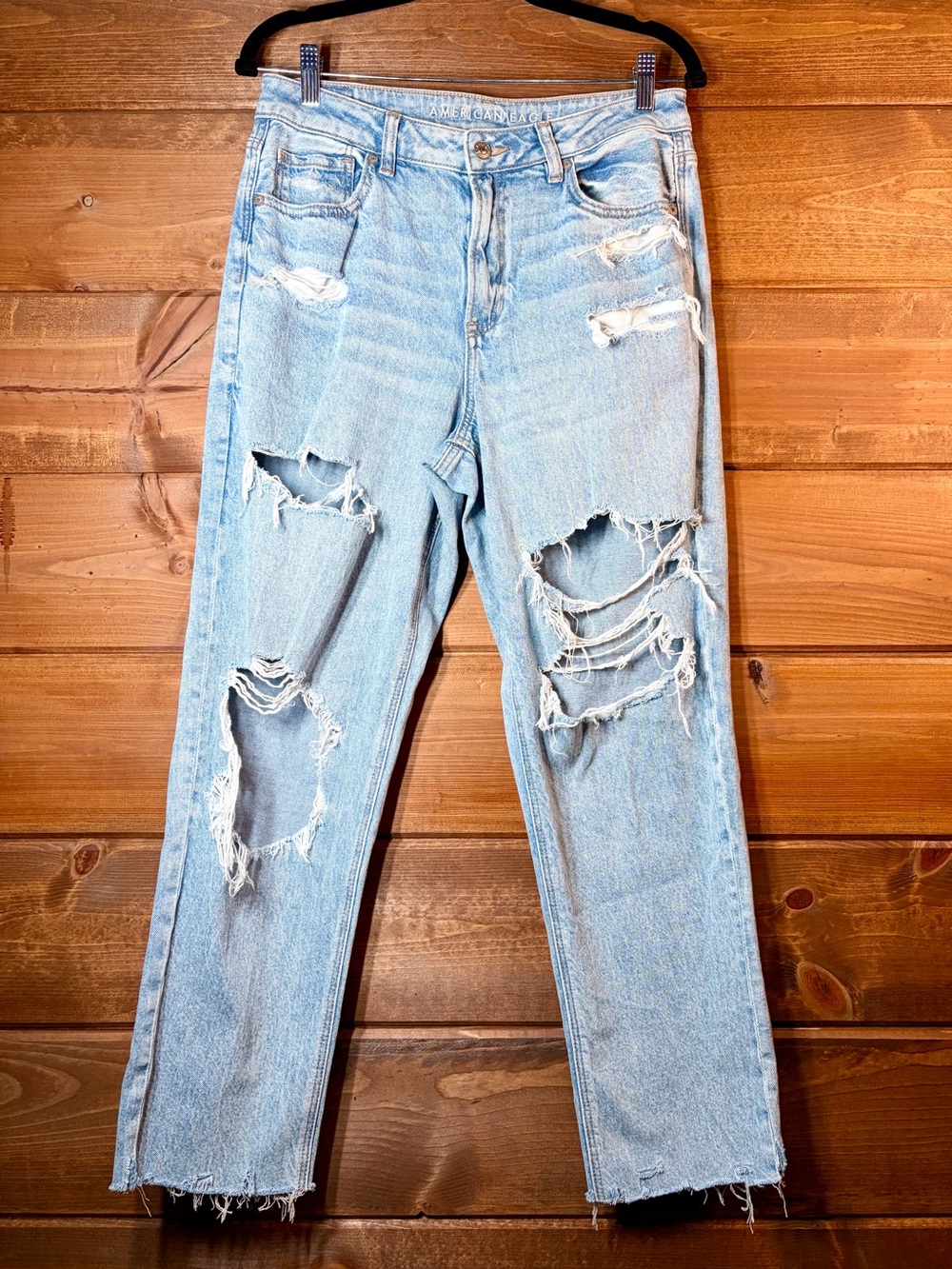 American Eagle Outfitters Light Blue Distressed Straight Leg Jeans Size 10 💕🖤